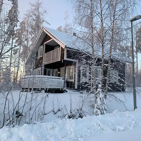 Дом отдыха Riihipeikko Jyvaeskylaen Laeheisyydessae Muuramen Riihivuoressa Муураме